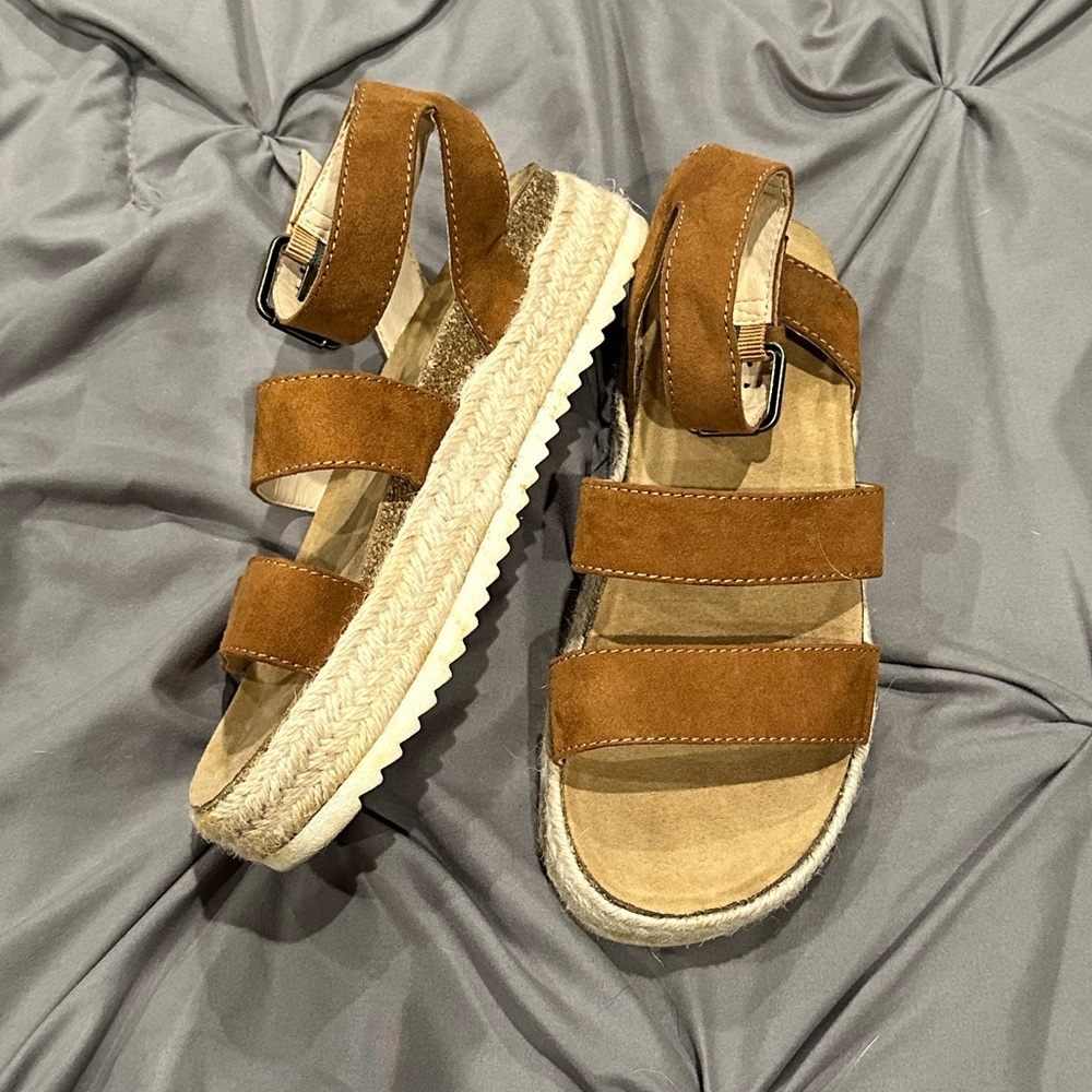 Girls Art Class Sandals Size 4